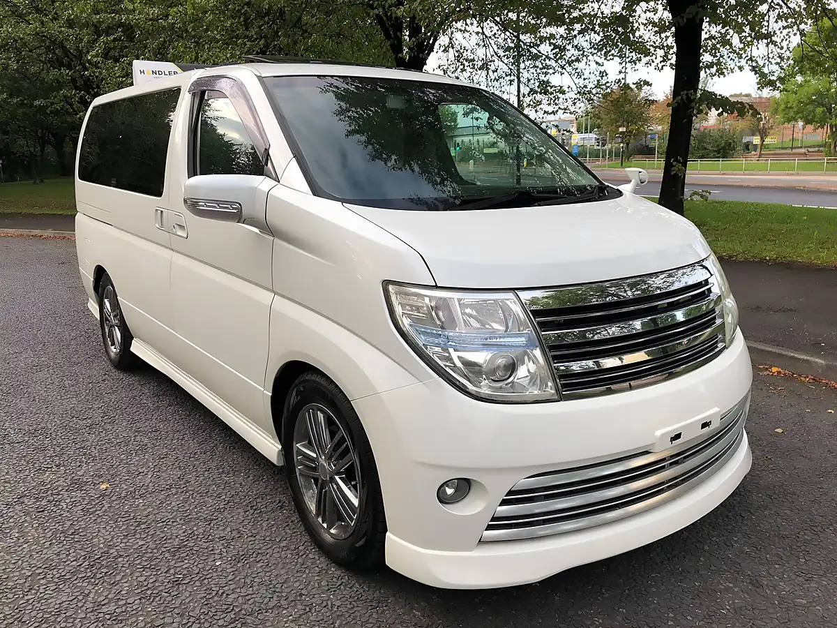 Used 2010 Nissan Elgrand Rider Autech White - Interior and Exterior details 10