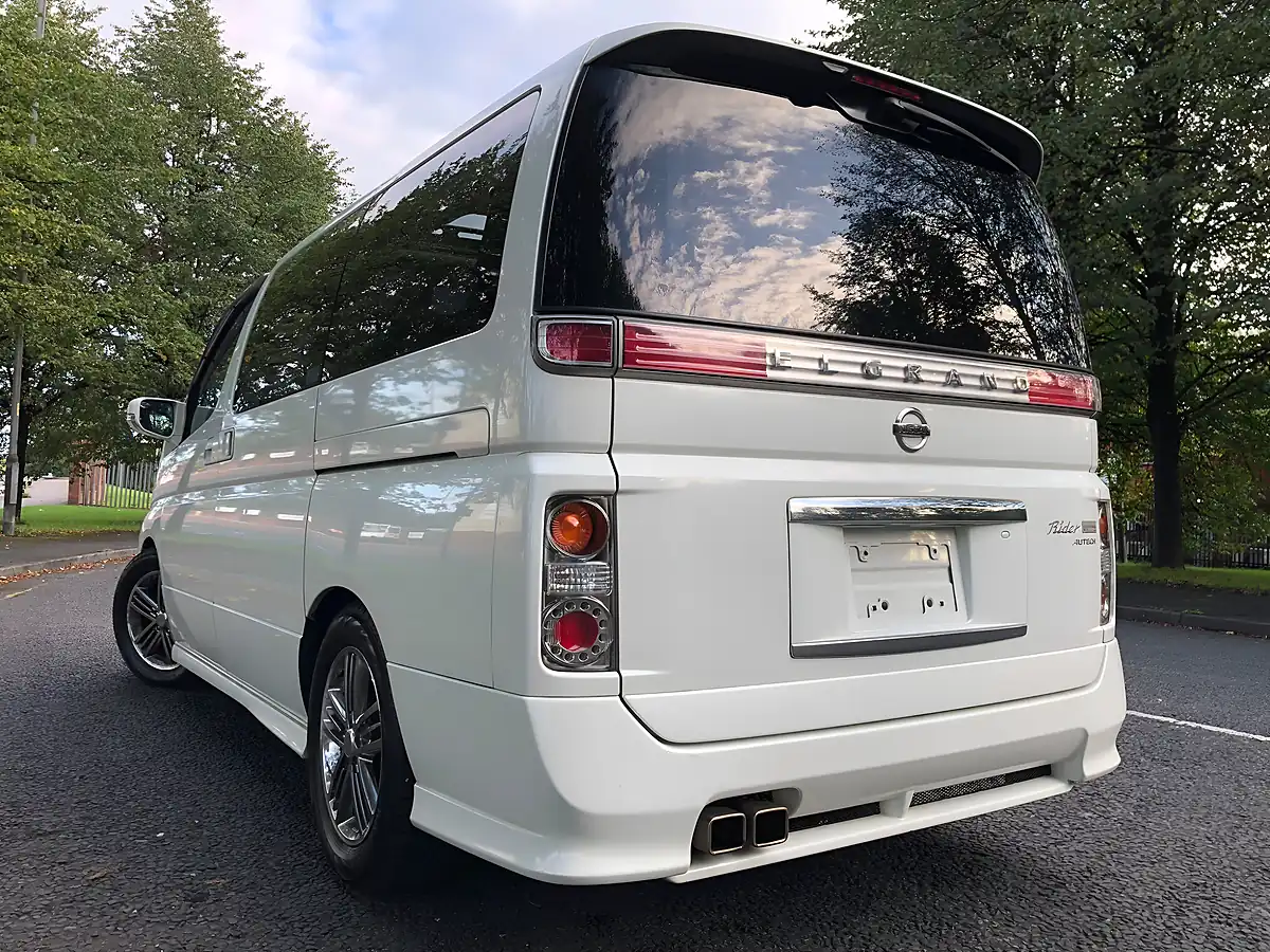 Used 2010 Nissan Elgrand Rider Autech White - Interior and Exterior details 11