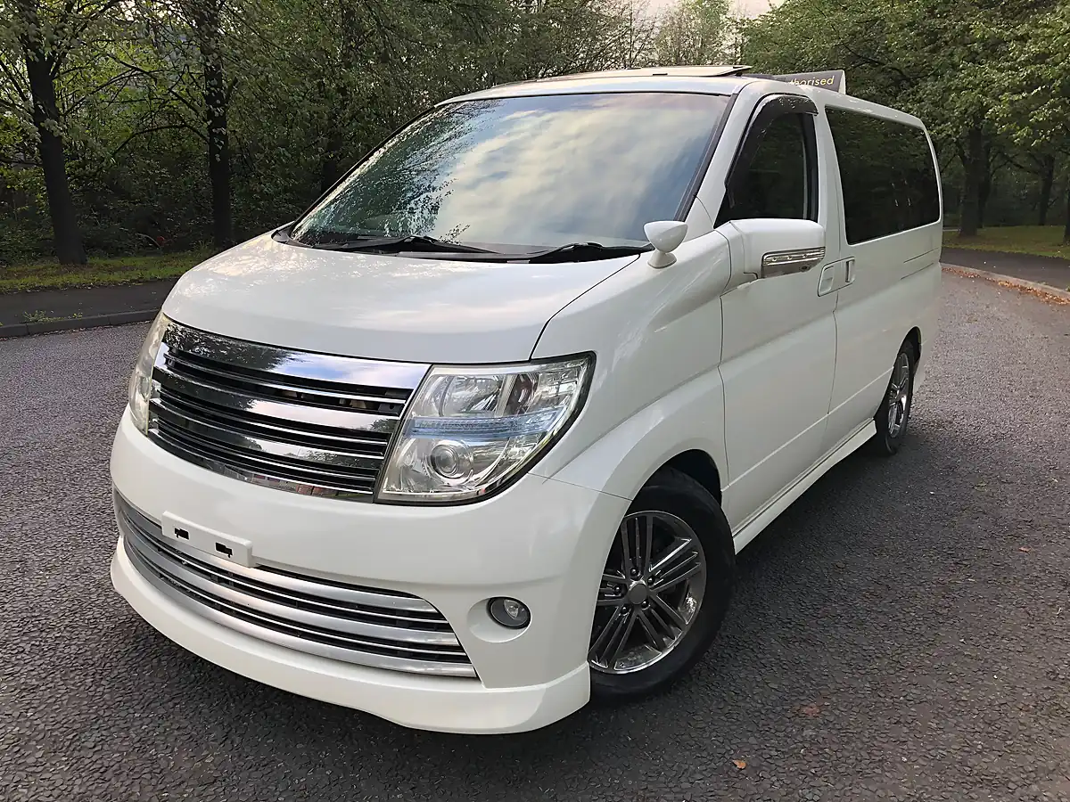 Used 2010 Nissan Elgrand Rider Autech White - Interior and Exterior details 12