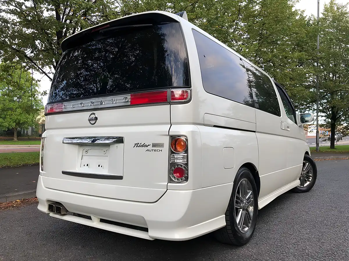 Used 2010 Nissan Elgrand Rider Autech White - Interior and Exterior details 13