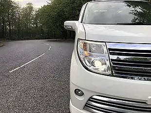 Used 2010 Nissan Elgrand Rider Autech White - Interior and Exterior details 14