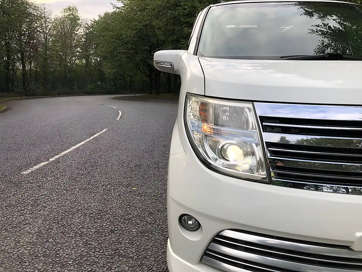 Used 2010 Nissan Elgrand Rider Autech White - Interior and Exterior details 14