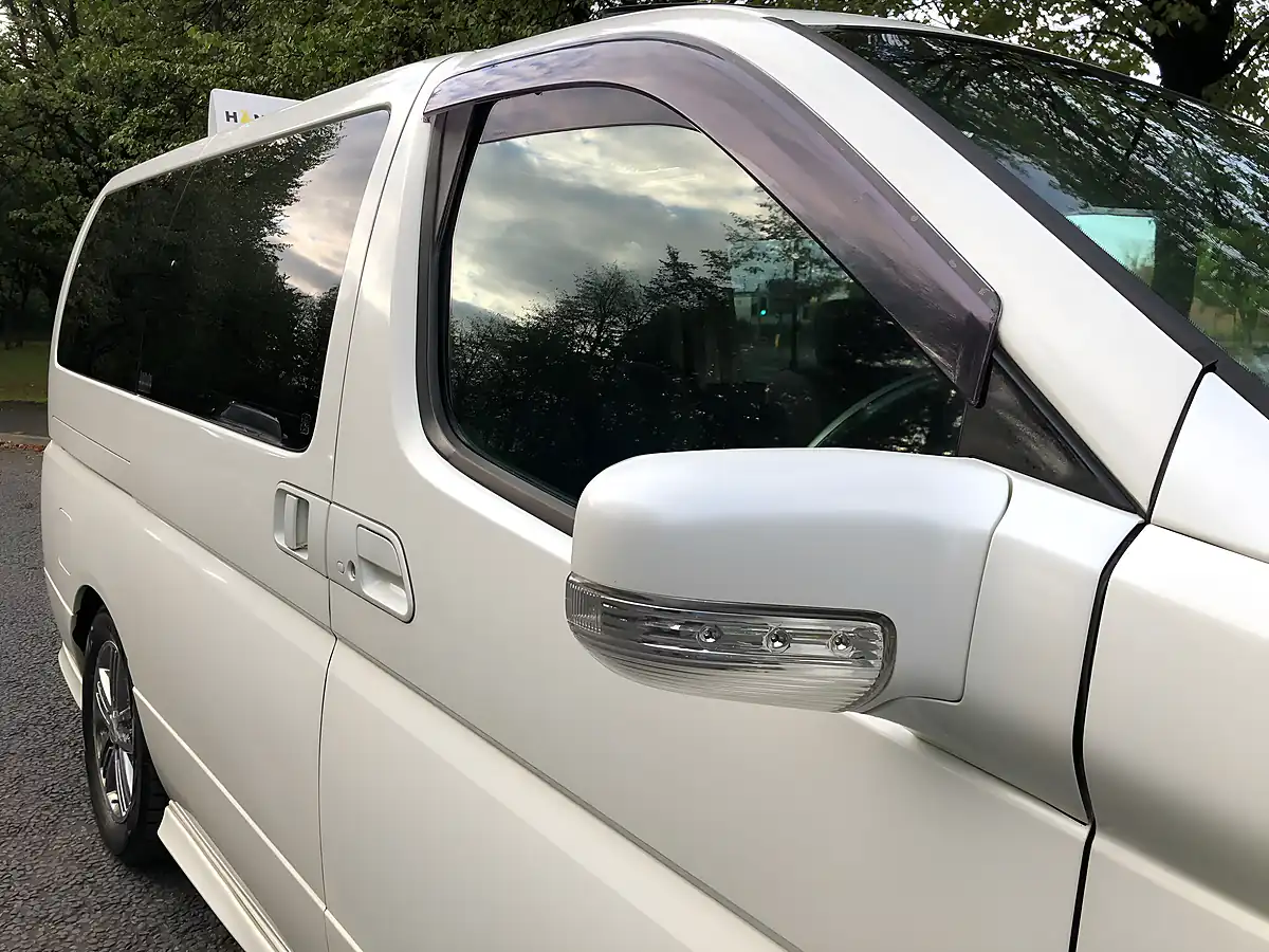 Used 2010 Nissan Elgrand Rider Autech White - Interior and Exterior details 15