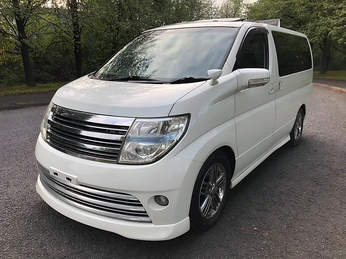 Used 2010 Nissan Elgrand Rider Autech White - Interior and Exterior details 4