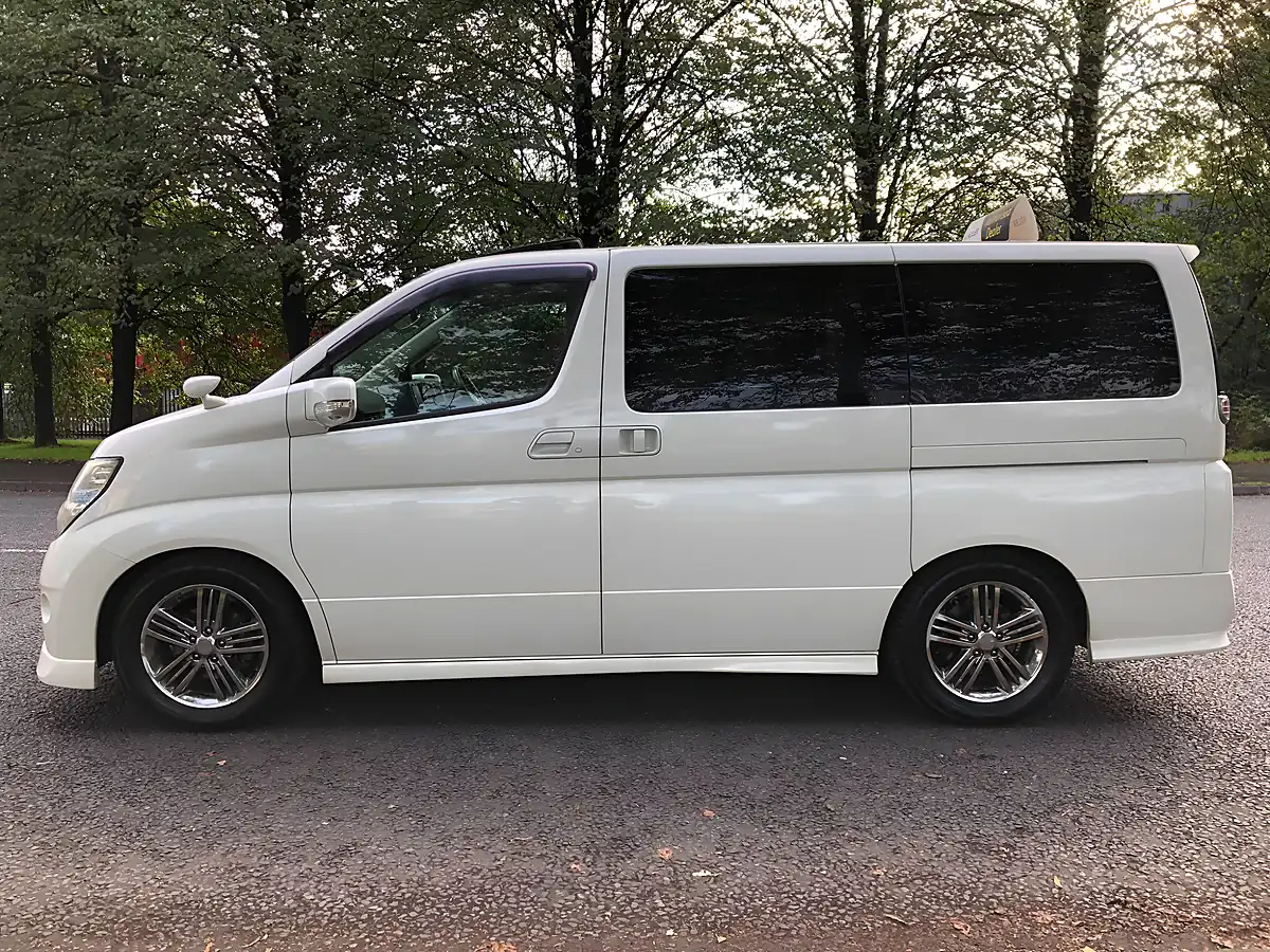 Used 2010 Nissan Elgrand Rider Autech White - Interior and Exterior details 5