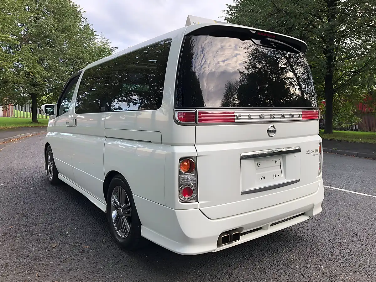 Used 2010 Nissan Elgrand Rider Autech White - Interior and Exterior details 6