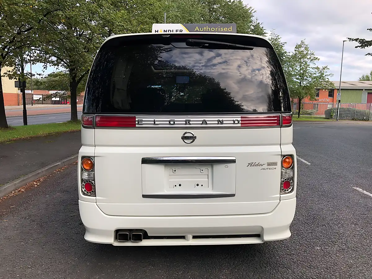 Used 2010 Nissan Elgrand Rider Autech White - Interior and Exterior details 7