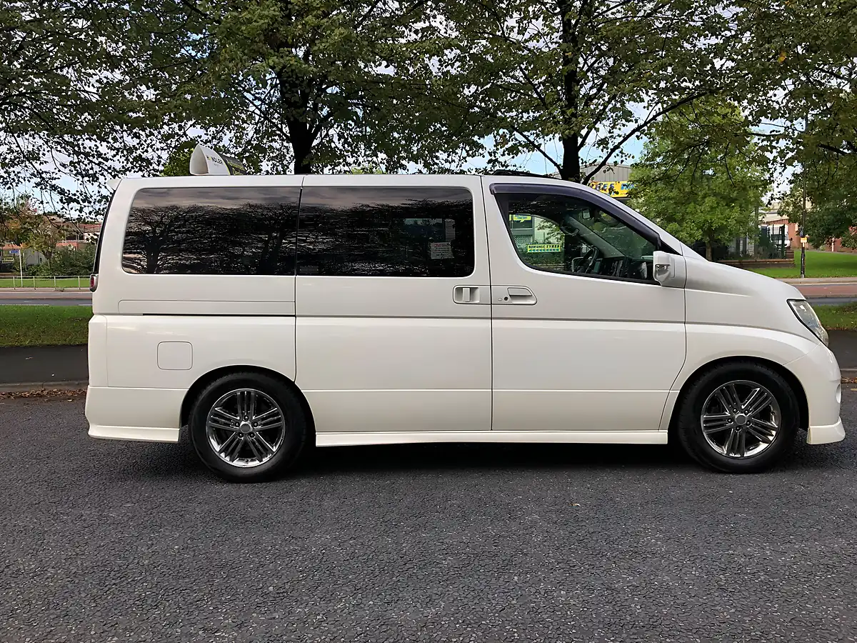 Used 2010 Nissan Elgrand Rider Autech White - Interior and Exterior details 9