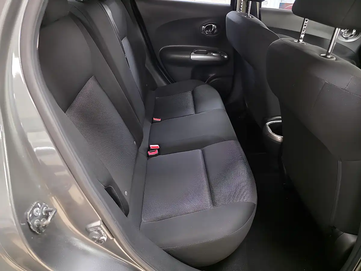 Used 2010 Nissan Juke Acenta Grey - Interior and Exterior details 11