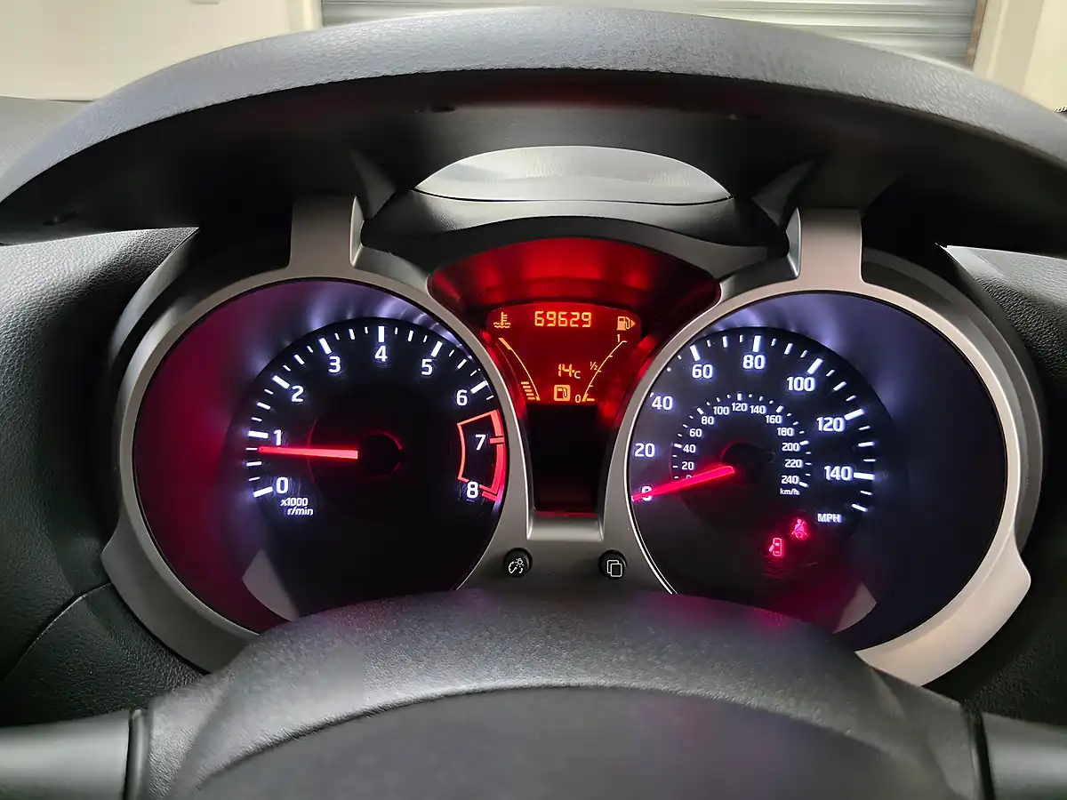 Used 2010 Nissan Juke Acenta Grey - Interior and Exterior details 15