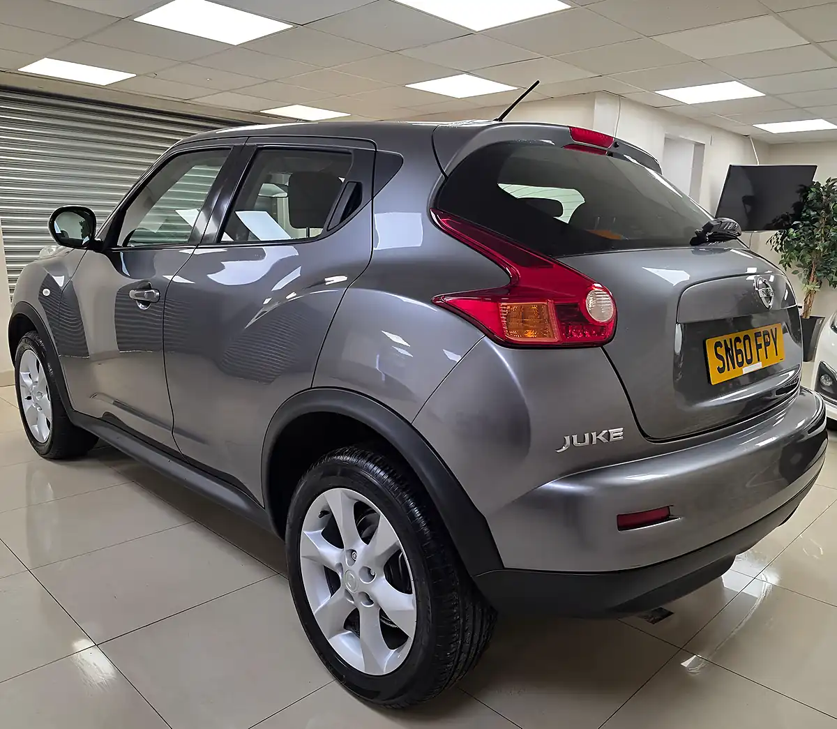 Used 2010 Nissan Juke Acenta Grey - Interior and Exterior details 3