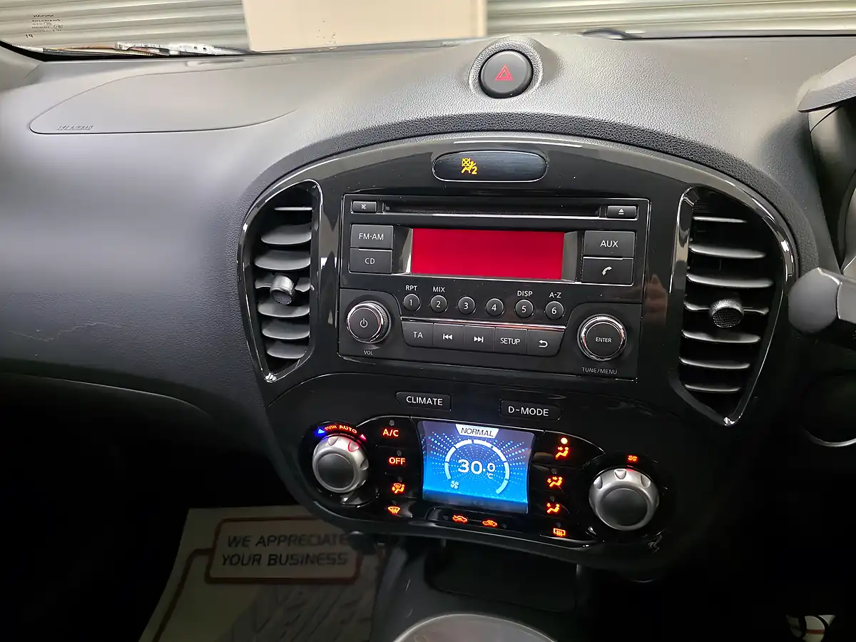 Used 2010 Nissan Juke Acenta Grey - Interior and Exterior details 7