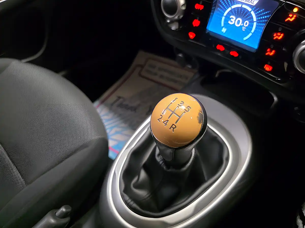 Used 2010 Nissan Juke Acenta Grey - Interior and Exterior details 8