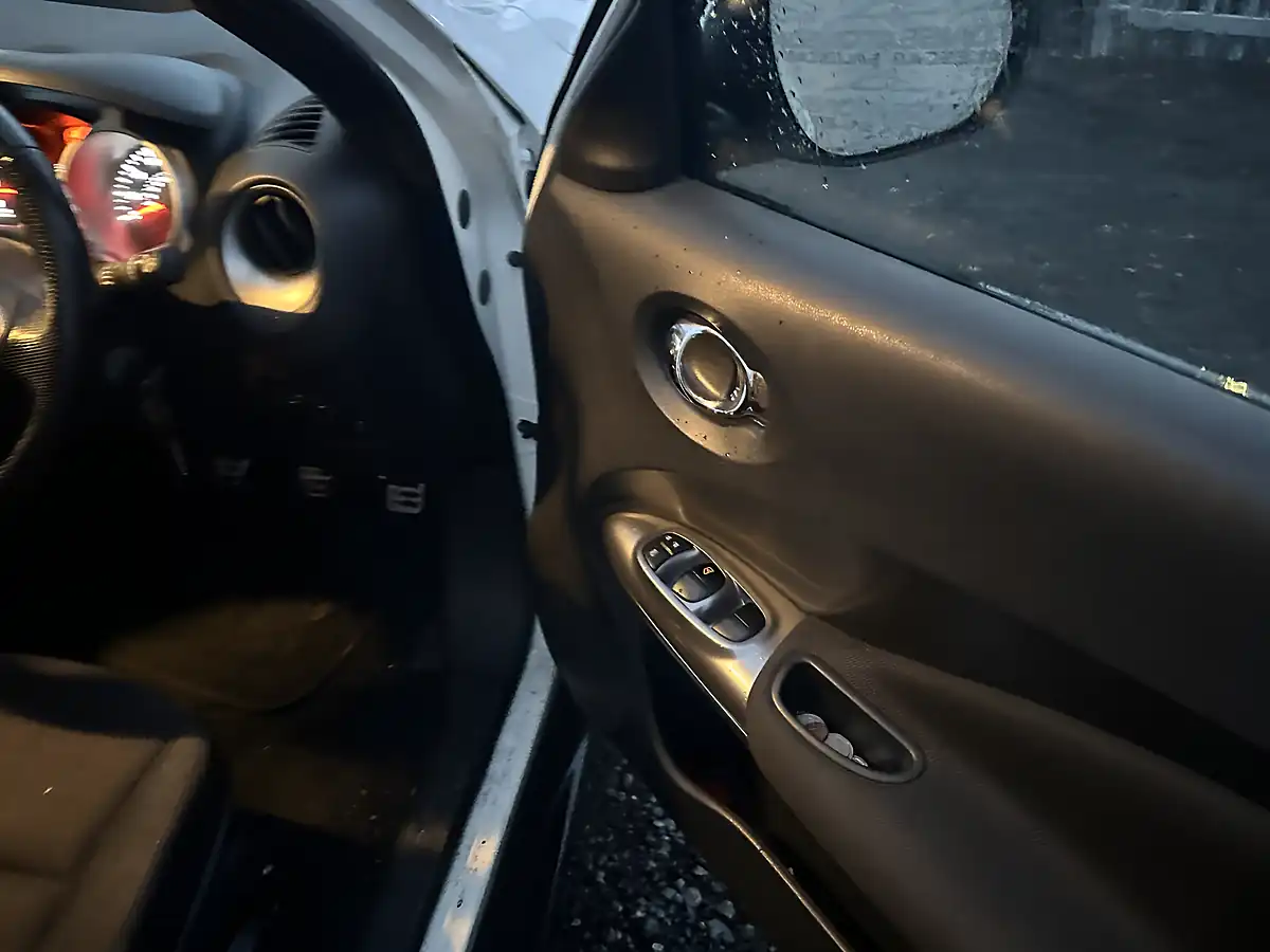 Used 2010 Nissan Juke Acenta Sport White - Interior and Exterior details 13