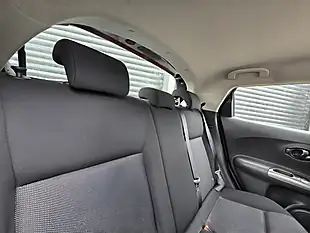 Used 2010 Nissan Juke Visia Red - Interior and Exterior details 3