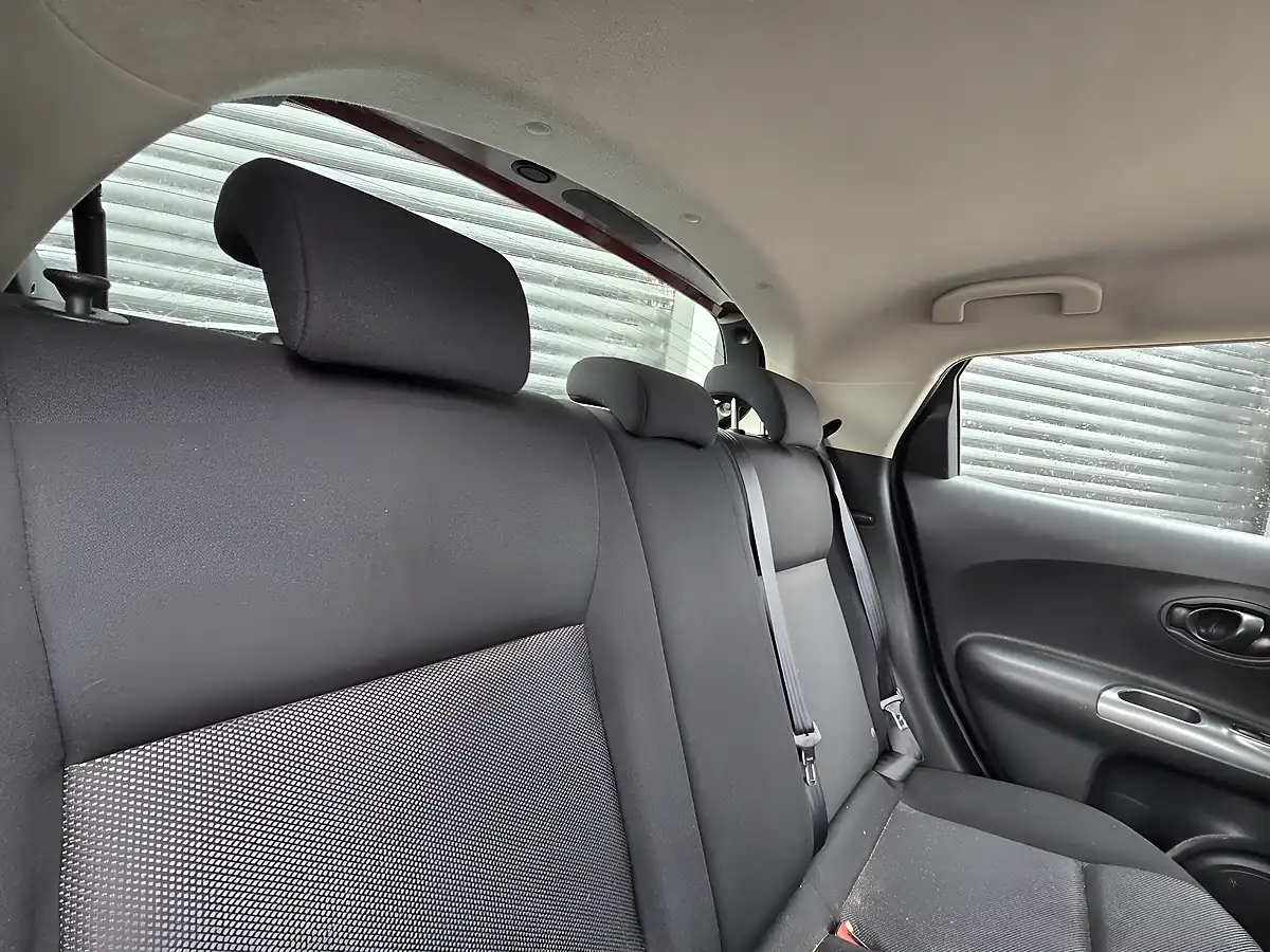 Used 2010 Nissan Juke Visia Red - Interior and Exterior details 3