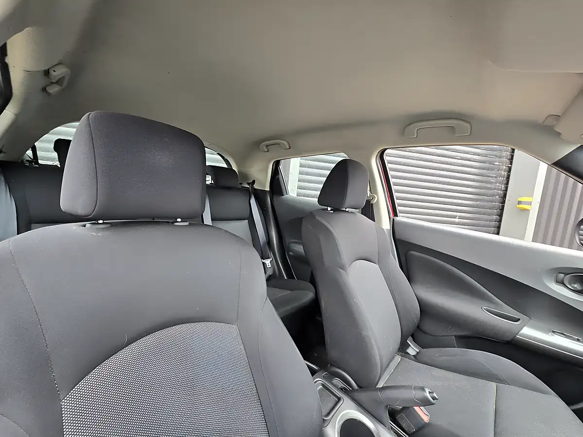 Used 2010 Nissan Juke Visia Red - Interior and Exterior details 4