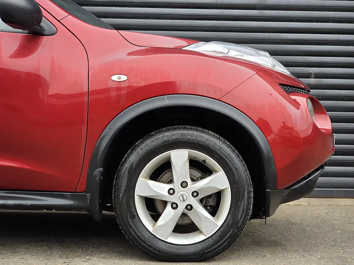 Used 2010 Nissan Juke Visia Red - Interior and Exterior details 7