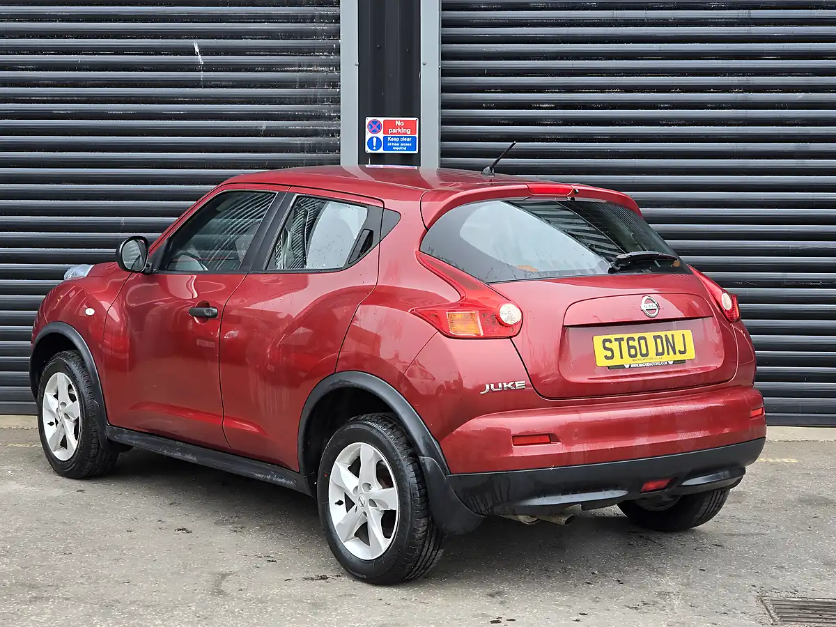 Used 2010 Nissan Juke Visia Red - Interior and Exterior details 8