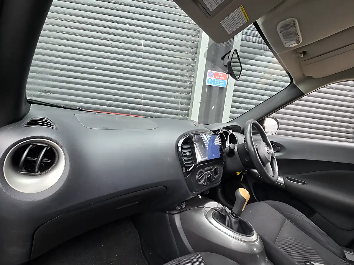 Used 2010 Nissan Juke Visia Red - Interior and Exterior details 9