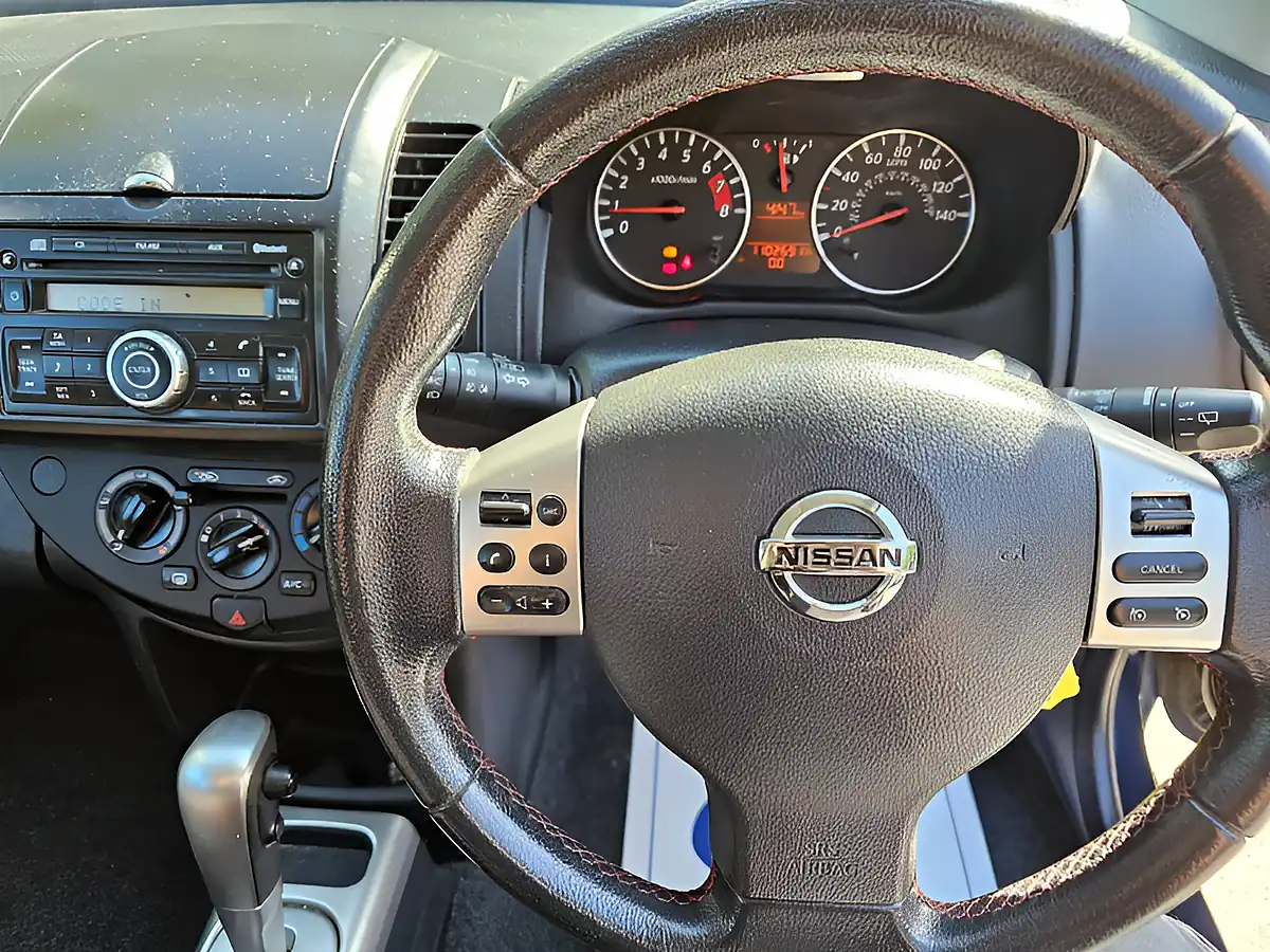 Used 2010 Nissan Note Acenta Blue - Interior and Exterior details 8