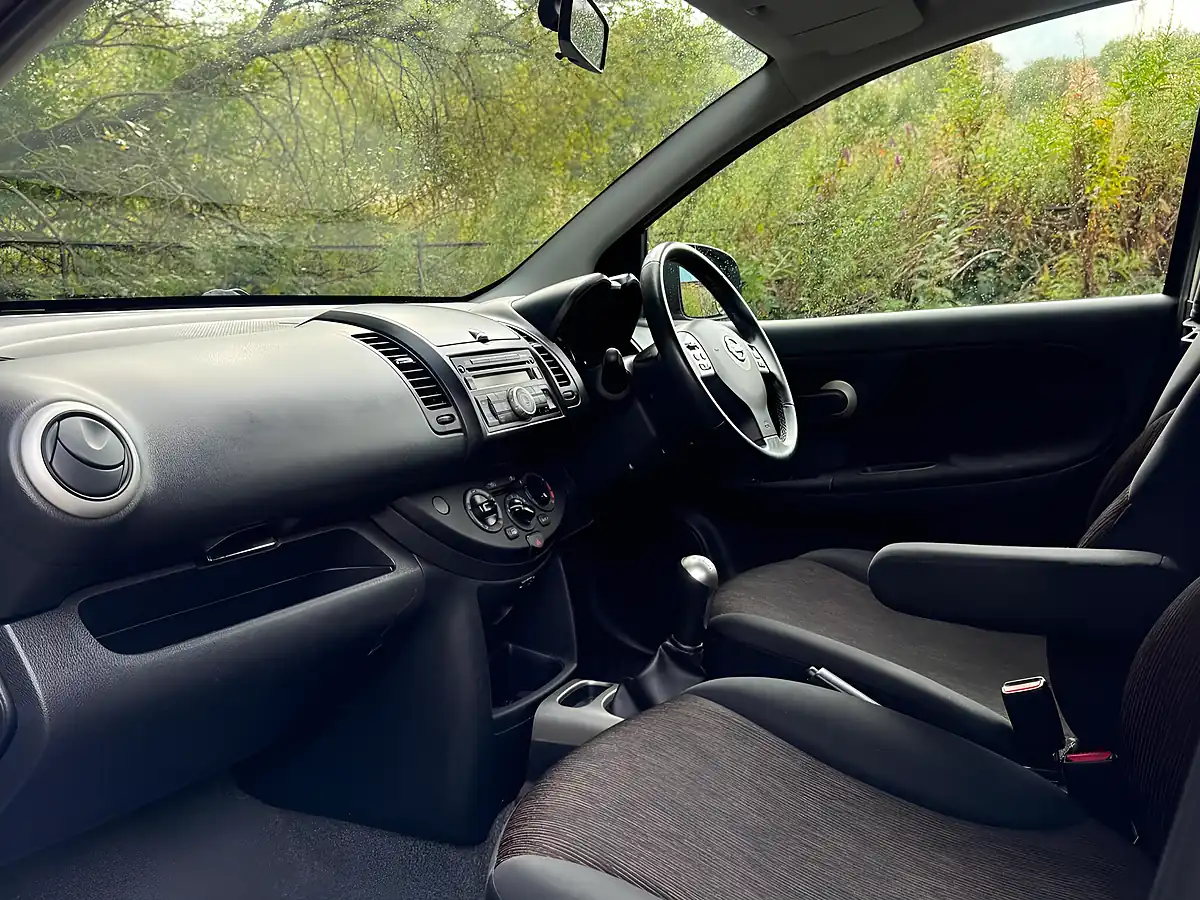 Used 2010 Nissan Note Acenta Silver - Interior and Exterior details 3