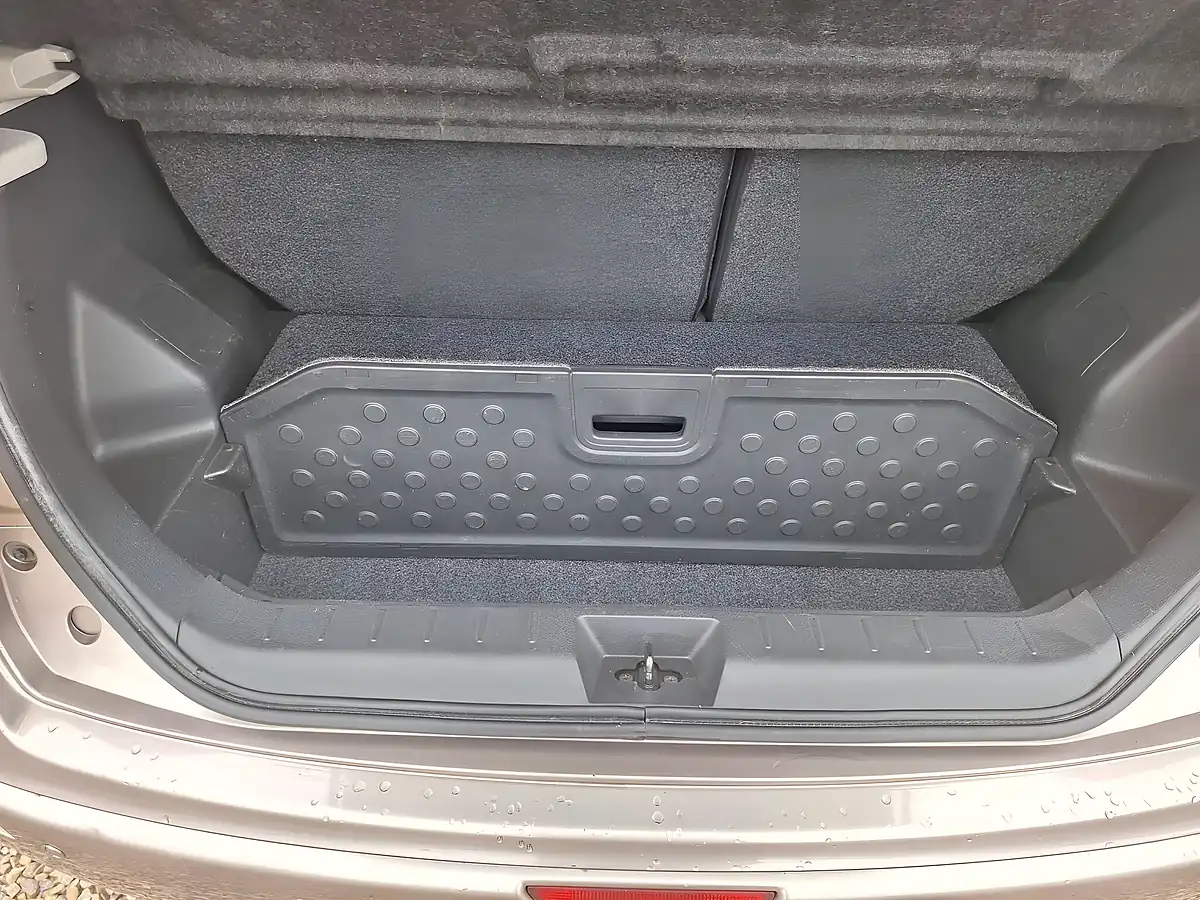Used 2010 Nissan Note N-Tec Beige - Interior and Exterior details 11