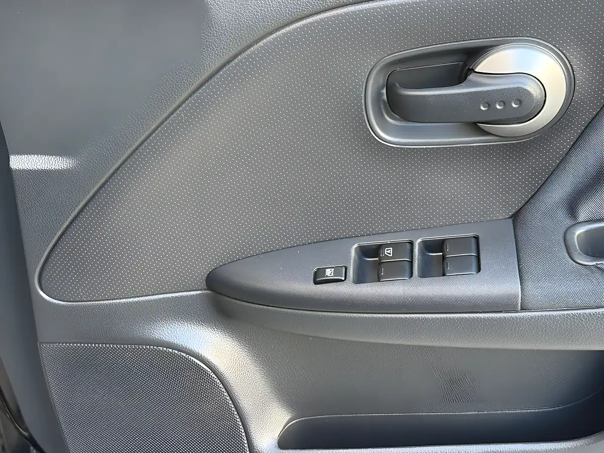 Used 2010 Nissan Note N-Tec Black - Interior and Exterior details 18