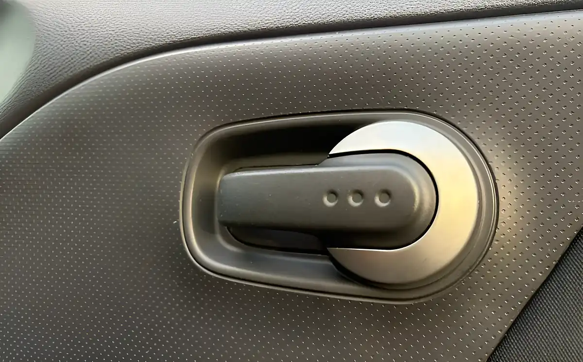 Used 2010 Nissan Note N-Tec Red - Interior and Exterior details 14