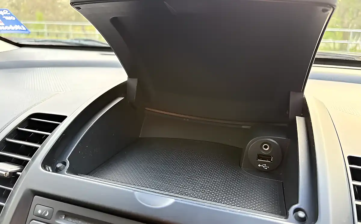 Used 2010 Nissan Note N-Tec Red - Interior and Exterior details 18