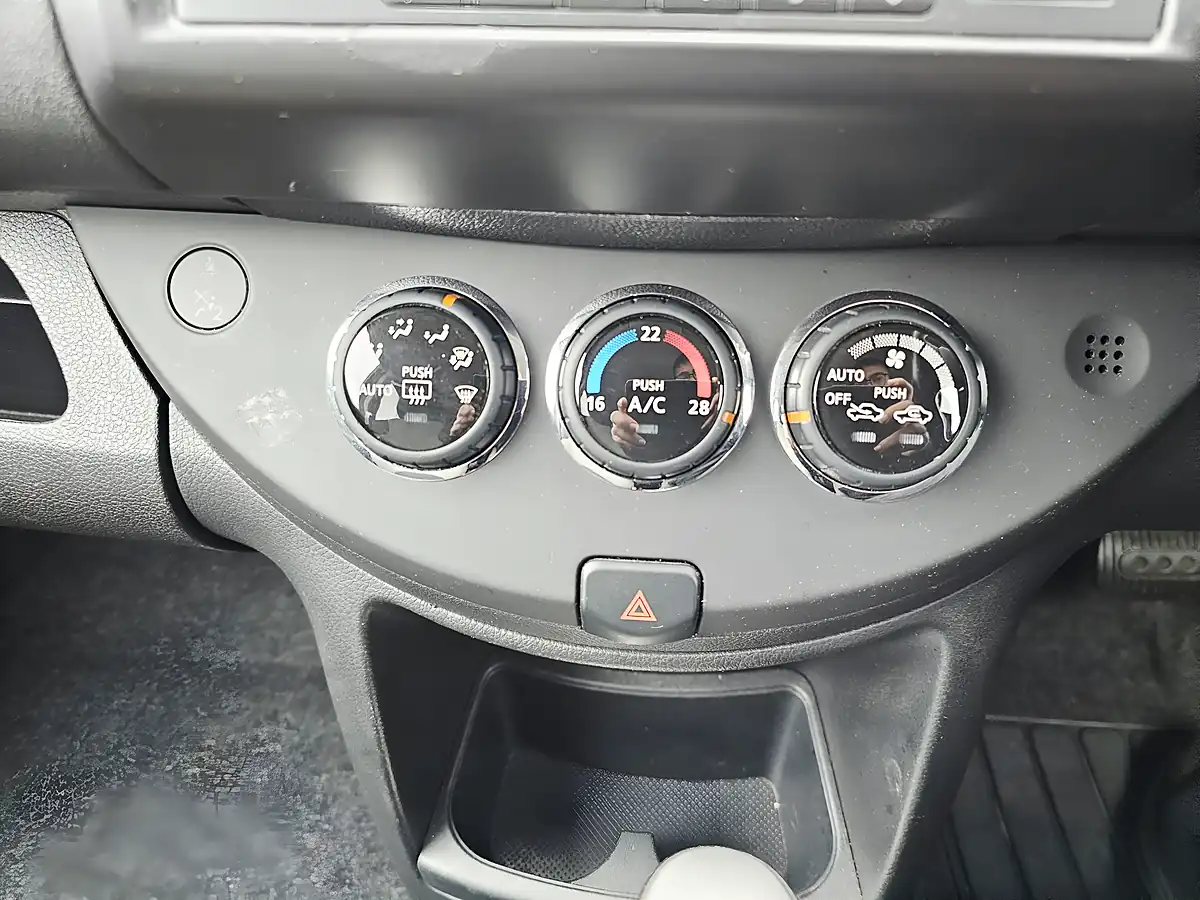 Used 2010 Nissan Note N-Tec Red - Interior and Exterior details 12