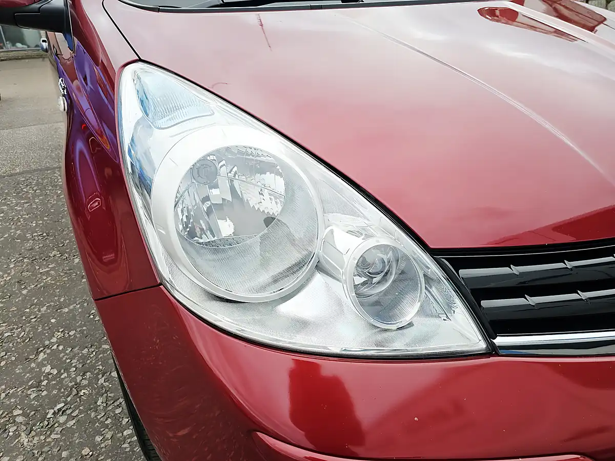 Used 2010 Nissan Note N-Tec Red - Interior and Exterior details 16