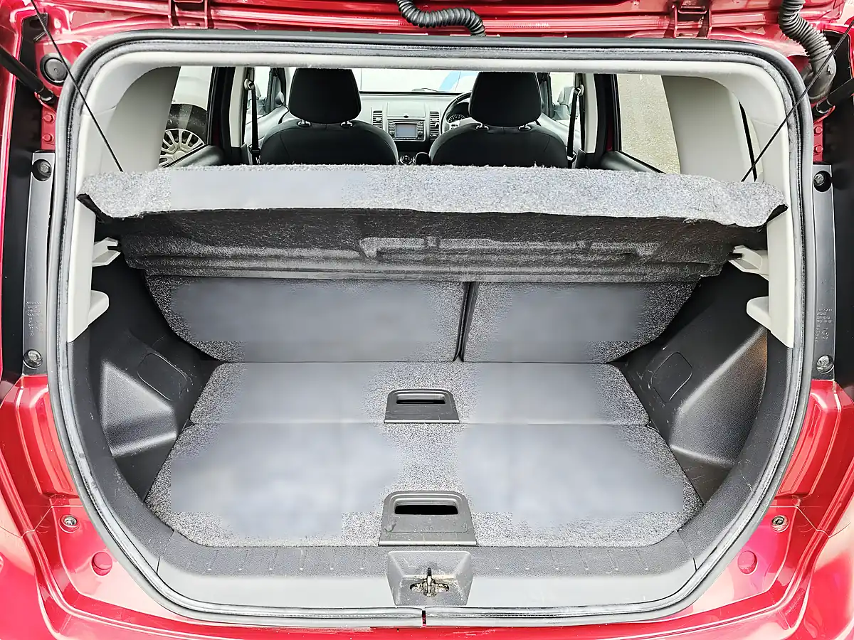 Used 2010 Nissan Note N-Tec Red - Interior and Exterior details 9