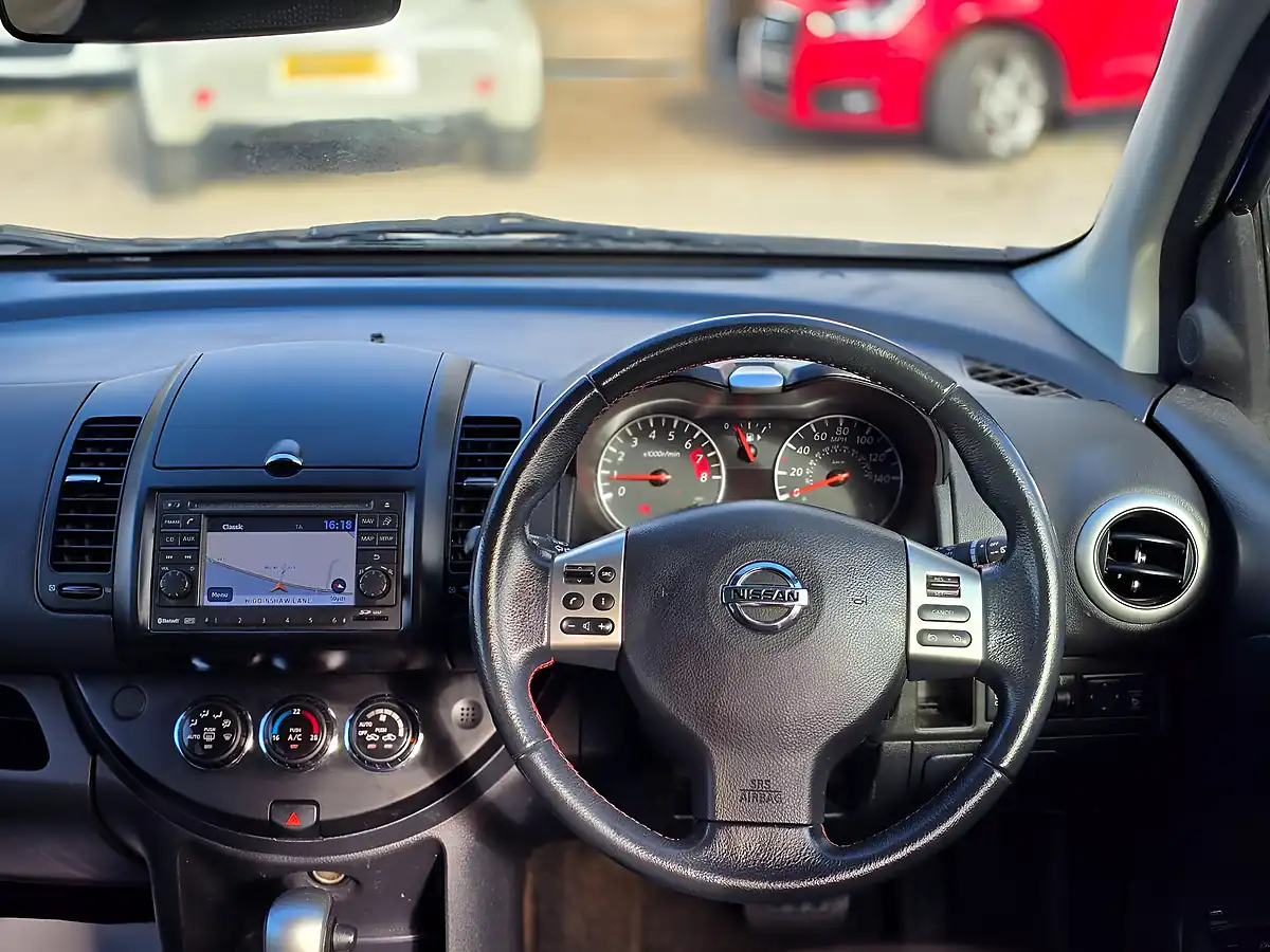 Used 2010 Nissan Note Tekna Blue - Interior and Exterior details 12