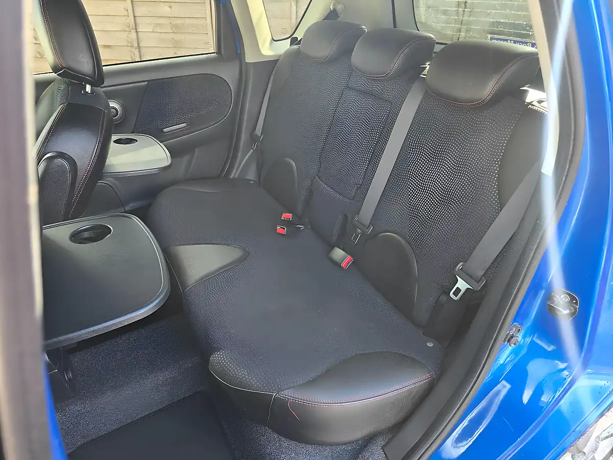 Used 2010 Nissan Note Tekna Blue - Interior and Exterior details 13