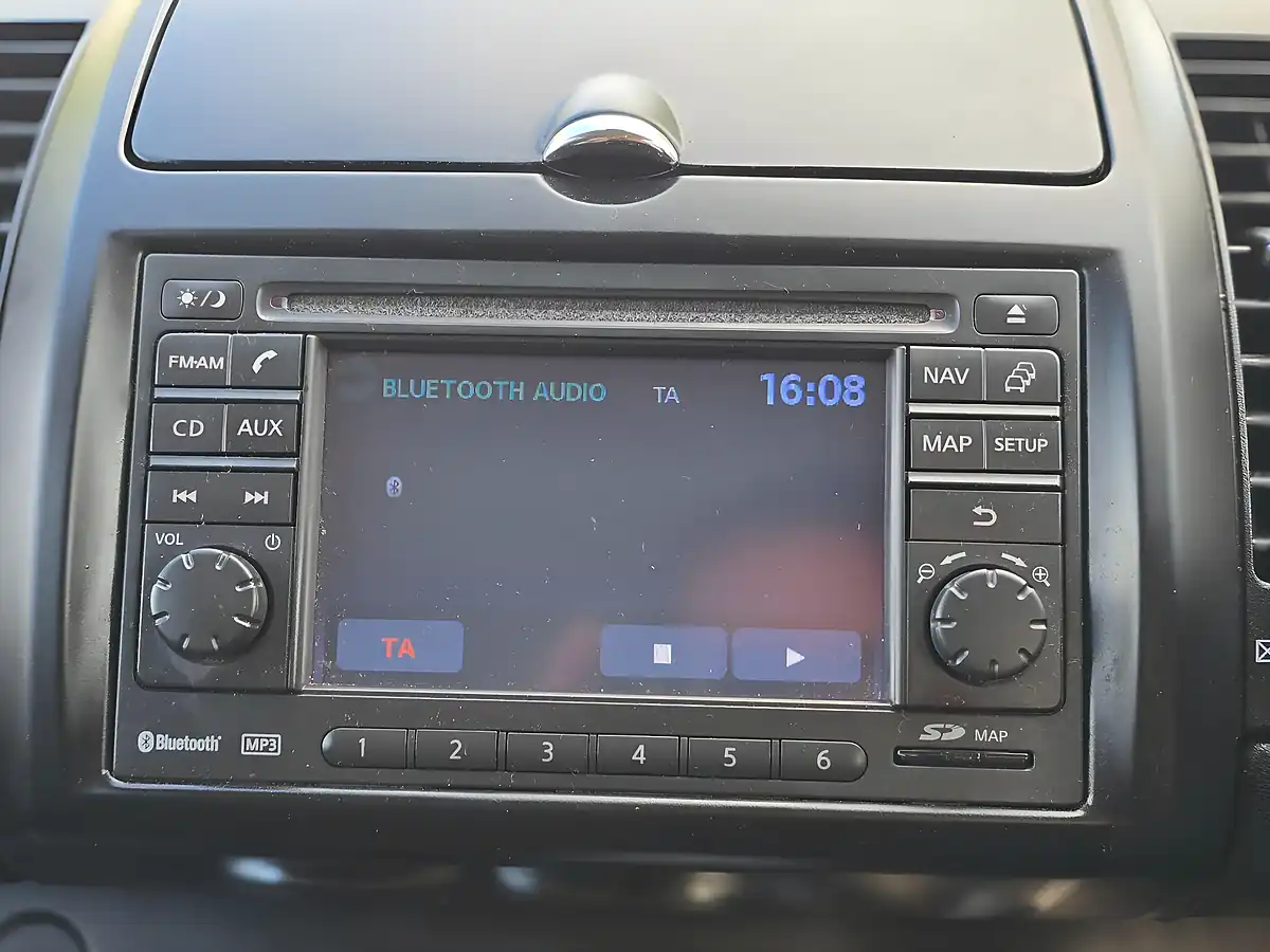 Used 2010 Nissan Note Tekna Blue - Interior and Exterior details 16