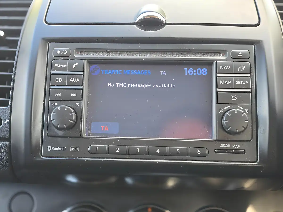 Used 2010 Nissan Note Tekna Blue - Interior and Exterior details 17