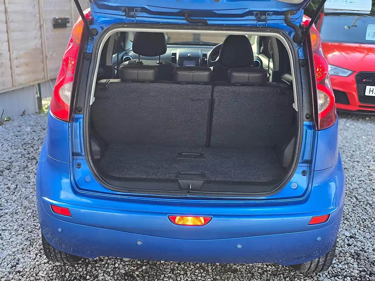 Used 2010 Nissan Note Tekna Blue - Interior and Exterior details 18