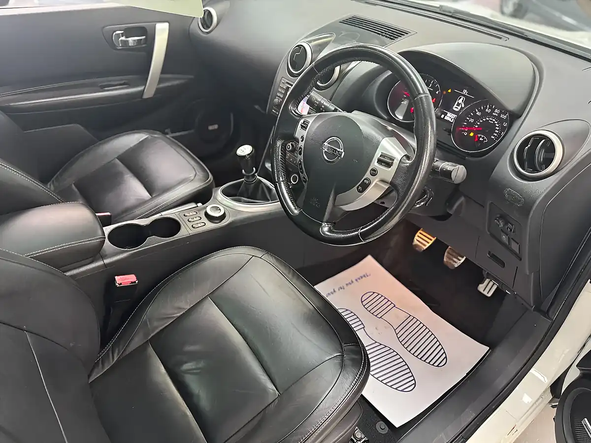 Used 2010 Nissan Qashqai Tekna White - Interior and Exterior details 11