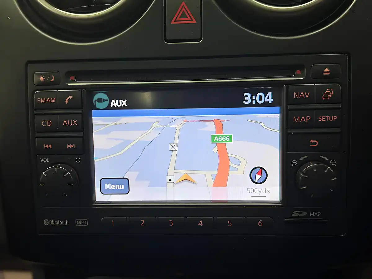 Used 2010 Nissan Qashqai Tekna White - Interior and Exterior details 12