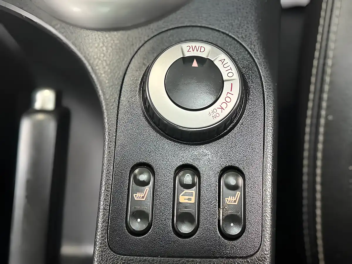 Used 2010 Nissan Qashqai Tekna White - Interior and Exterior details 13