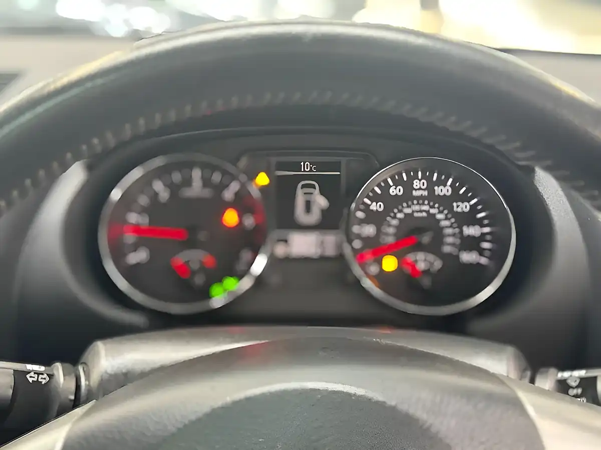 Used 2010 Nissan Qashqai Tekna White - Interior and Exterior details 14