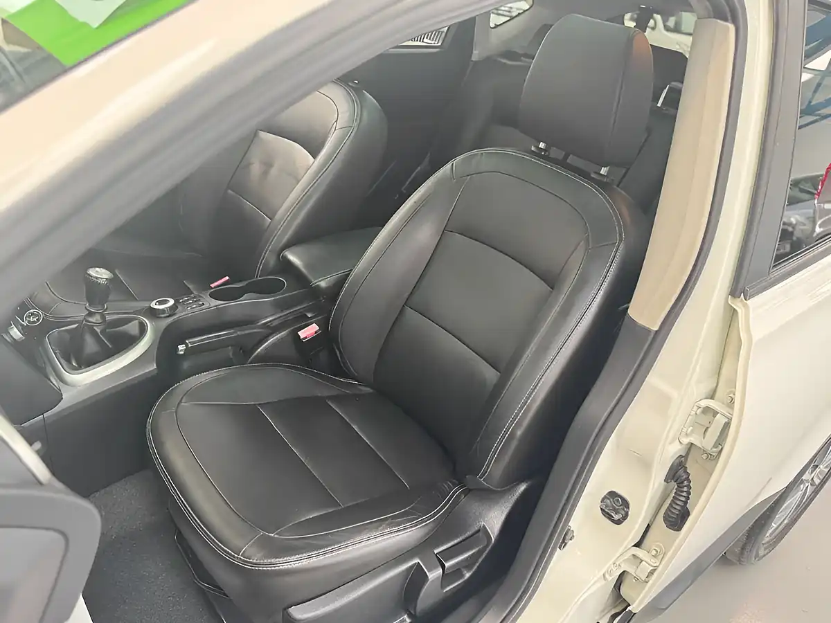 Used 2010 Nissan Qashqai Tekna White - Interior and Exterior details 16