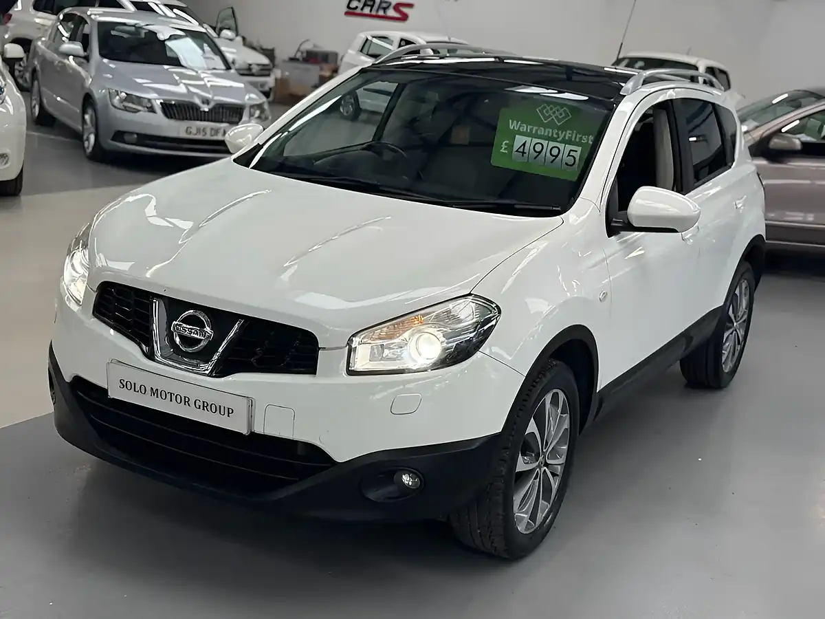 Used 2010 Nissan Qashqai Tekna White - Interior and Exterior details 8