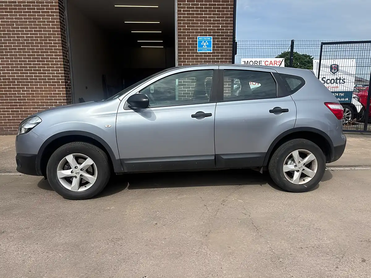 Used 2010 Nissan Qashqai Visia Grey - Interior and Exterior details 4