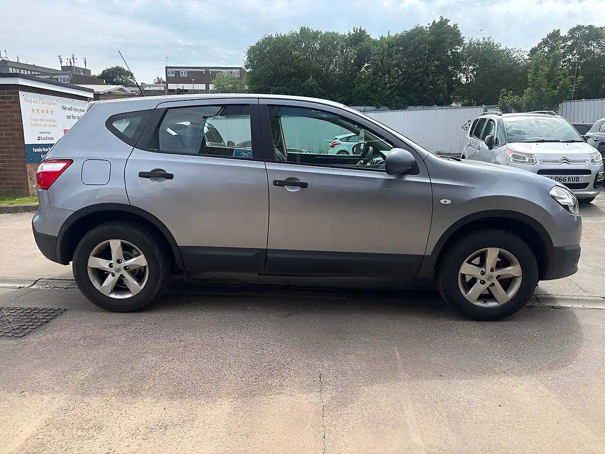 Used 2010 Nissan Qashqai Visia Grey - Interior and Exterior details 8