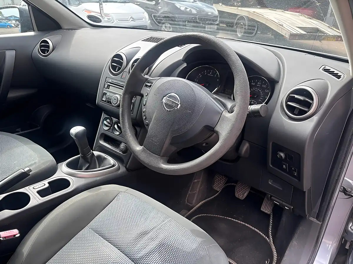 Used 2010 Nissan Qashqai Visia Grey - Interior and Exterior details 9