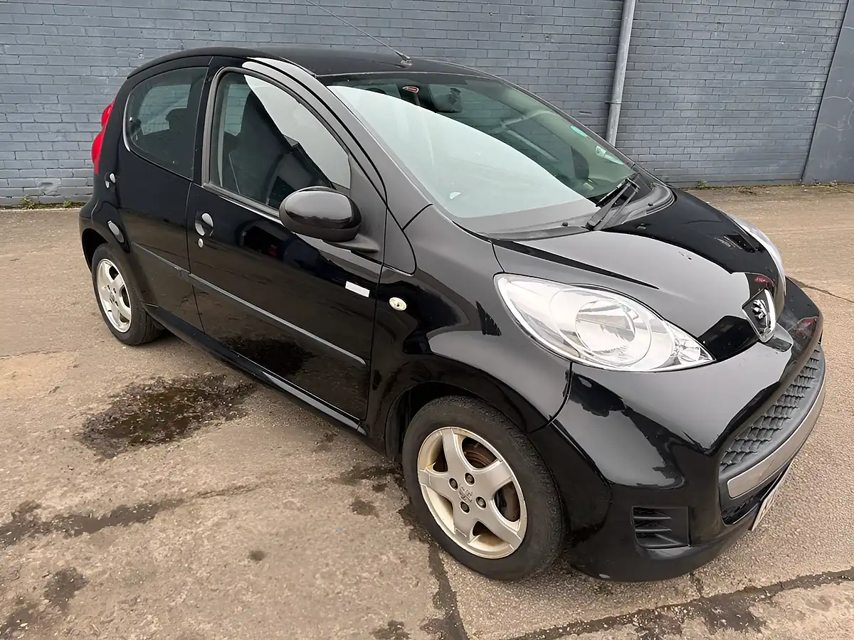 Used 2010 Peugeot 107 Millesim Black - Front View