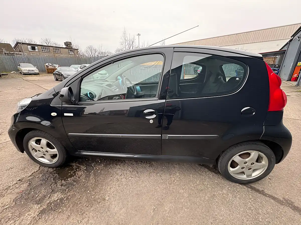 Used 2010 Peugeot 107 Millesim Black - Interior and Exterior details 13