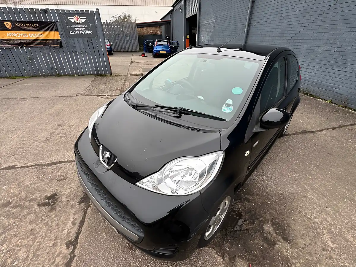 Used 2010 Peugeot 107 Millesim Black - Interior and Exterior details 19
